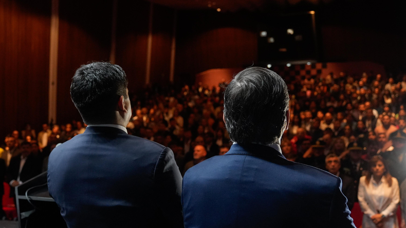 La apertura de sesiones santacruceñas tuvo lugar en el teatro Lázaro Urdín de Pico Truncado.