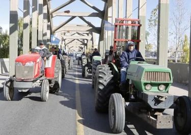 Carreras tuvo su tractorazo: fuerte reclamo de autoconvocados del Alto Valle