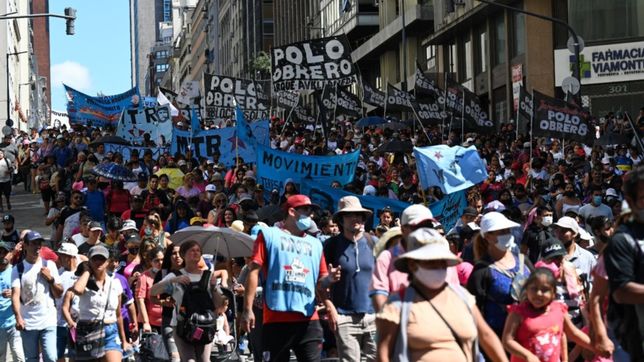 los movimientos sociales calientan la calle contra la inflacion y por mas planes