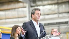 Después del garrote del ajuste, llegó la zanahoria de Massa