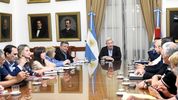 Rogelio Frigerio se sumó el encuentro con representantes sindicales de estatales y docentes.