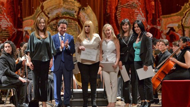 provincia acefala: vidal ya hace hasta los actos de gestion en la capital