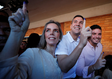 Santiago Peña se convirtió en el nuevo presidente de Paraguay
