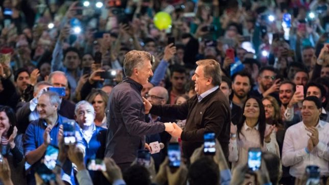 macri en cordoba: euforia de diseno, un ojo en rosario y un pleno a la grieta
