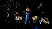 Javier Milei al igual que predicador evangélico en el acto de triunfo elector