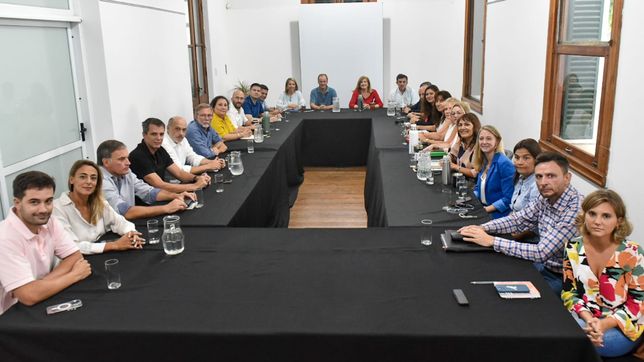La mesa grande del Peronismo entrerriano con Gustavo Bordet y Rosario Romero en el cabezal.