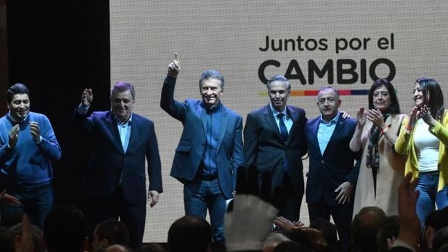 macri cierra el road show federal en cordoba con escenografia de unidad