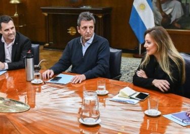 El menú energético de Massa y Royón viene con tres urgencias y una interna