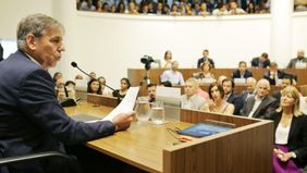 Jatón en el Concejo: grageas de pastor y palos al “abandono” que dejó Corral