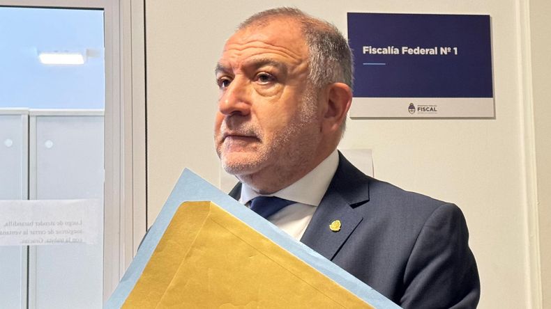 Luis Juez radicó una denuncia contra un funcionario de Martín Llaryora por sospecha de corrupción.