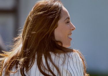 Vidal se reperfila y sale a hacer campaña como María Eugenia