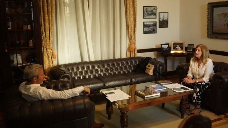 Rosario Romero con el gobernador Rogelio Frigerio. 