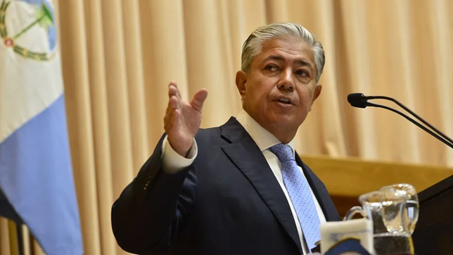 Rolando Figueroa, gobernador de Neuquén, en la Legislatura.