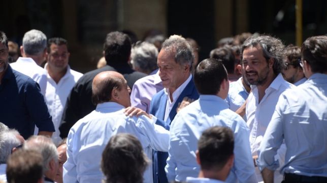 pichichi superstar: el presidente monto el acto, scioli se llevo las selfis