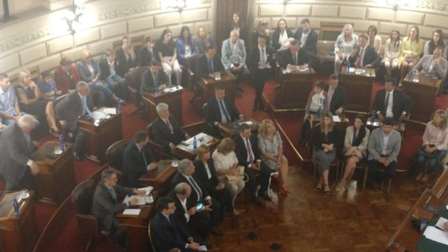 perotti, sin paz: llega a la asuncion con el bloque de senadores partido