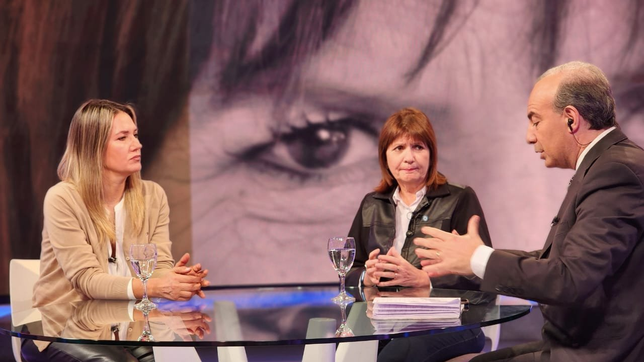 Losada y Bullrich en el set de Canal 3 con el periodista Sergio Roullier.