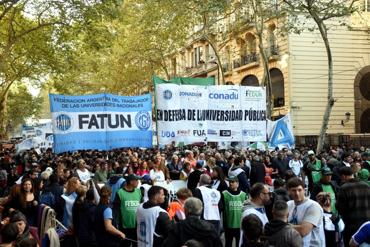 Las universidades vuelven a la calle con una marcha que une a todo el arco opositor contra el Gobierno