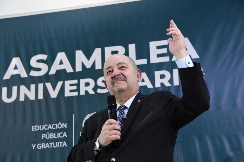 Fernando Tauber, el nuevo presidente de la UNLP, llamó a constuir desde las universidades una alternativa al modelo que expresa Javier Milei.
