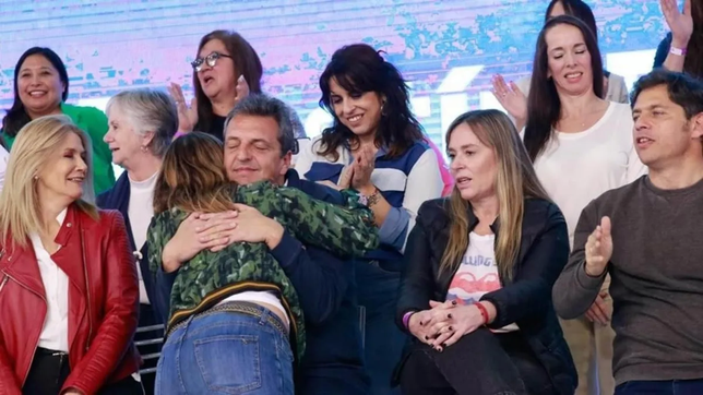 Sergio Massa en un acto en Merlo con mujeres, antes de las PASO.