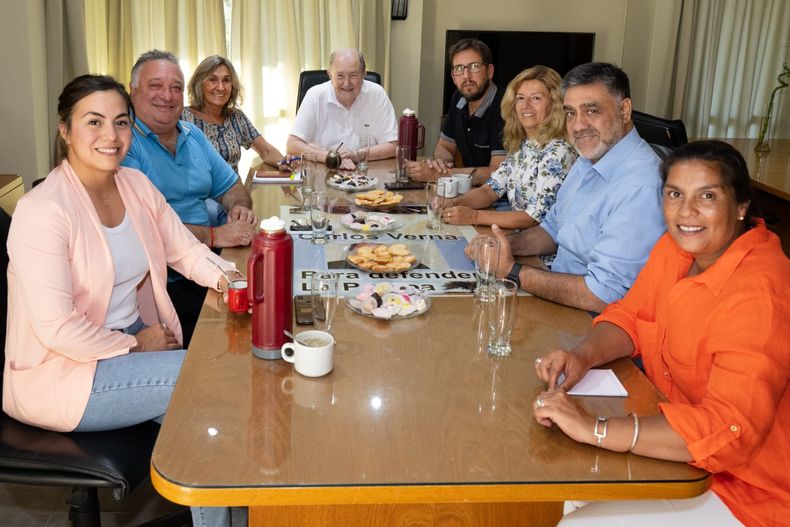 La escudería vernista de La Pampa que protege los acuíferos: Noelia Sosa, Daniel Lovera, Alicia Mayoral, el propio Carlos Verna, Hernán Pérez Araujo, Silvia Larreta, Juan Barrionuevo, Ana Giussi.