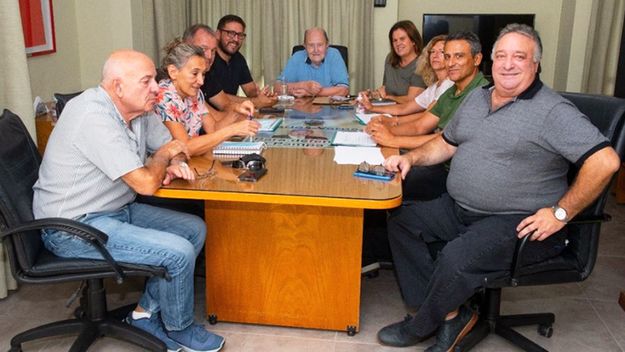 La escudería vernista de La Pampa, que acompaña y tensiona a Ziliotto: a la derecha, en primer plano, Daniel Lovera.