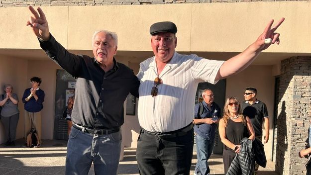 Ovidio Zúñiga y Nelson Rasini, victoriosos minutos después de conocerse los resultados electorales.&nbsp;