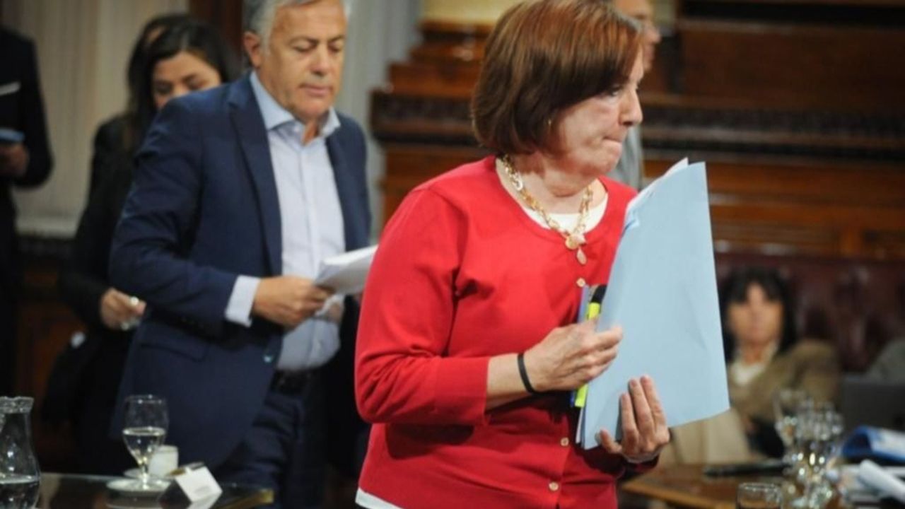 Vigo abre el paraguas en medio del chaparrón que amenaza al cordobesismo
