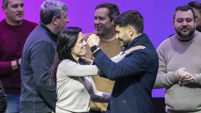 Maximiliano Pullaro abraza a Carolina Labayru, la candidata de Unidos para Cambiar Santa Fe en Rosario.
