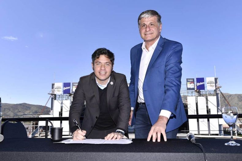 Axel Kicillof y Ra&uacute;l Cardinali, intendente peronista de Cosqu&iacute;n, ciudad ubicada en el Valle de Punilla, C&oacute;rdoba.