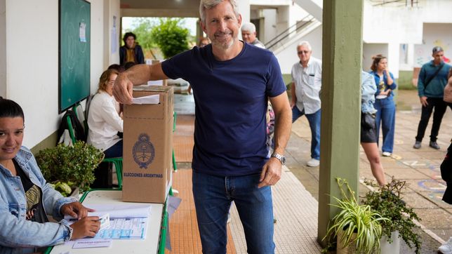Rogelio Frigerio votó este domingo cerca de las 11.30 en Villa Paranacito, de donde es oriundo, al sur de la provincia de Entre Ríos.&nbsp;