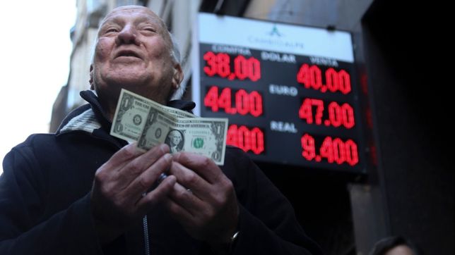 el dolar no se detuvo y el bcra liquido u$s358 m para bajarlo de los $40