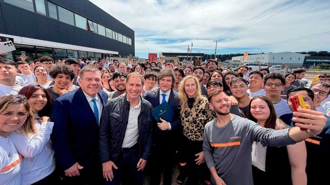 Javier Milei viaja a Mar del Plata: caminata con público random, vidriera de precandidatos y máxima pureza.