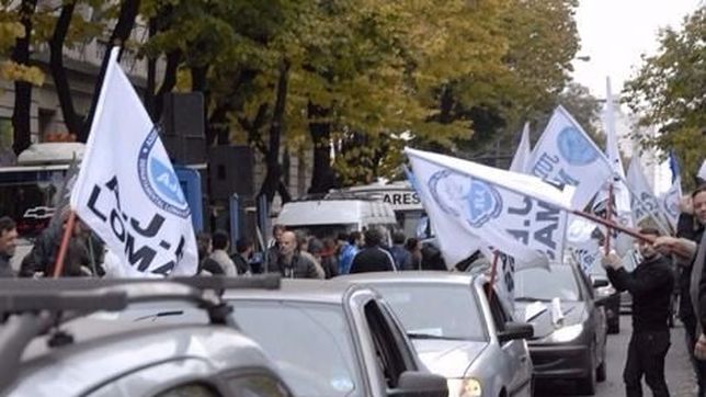 con una caravana a la plata, judiciales bonaerenses vuelven al paro