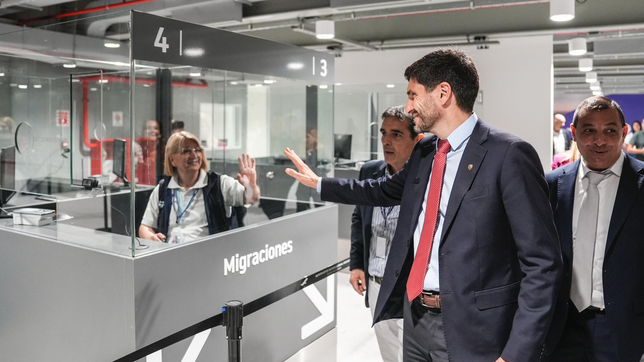 Maximiliano Pullaro piensa adelantar el calendario electoral 2027 para primerear a sus rivales.