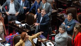 Así en el recinto como en la popular: choque y parálisis