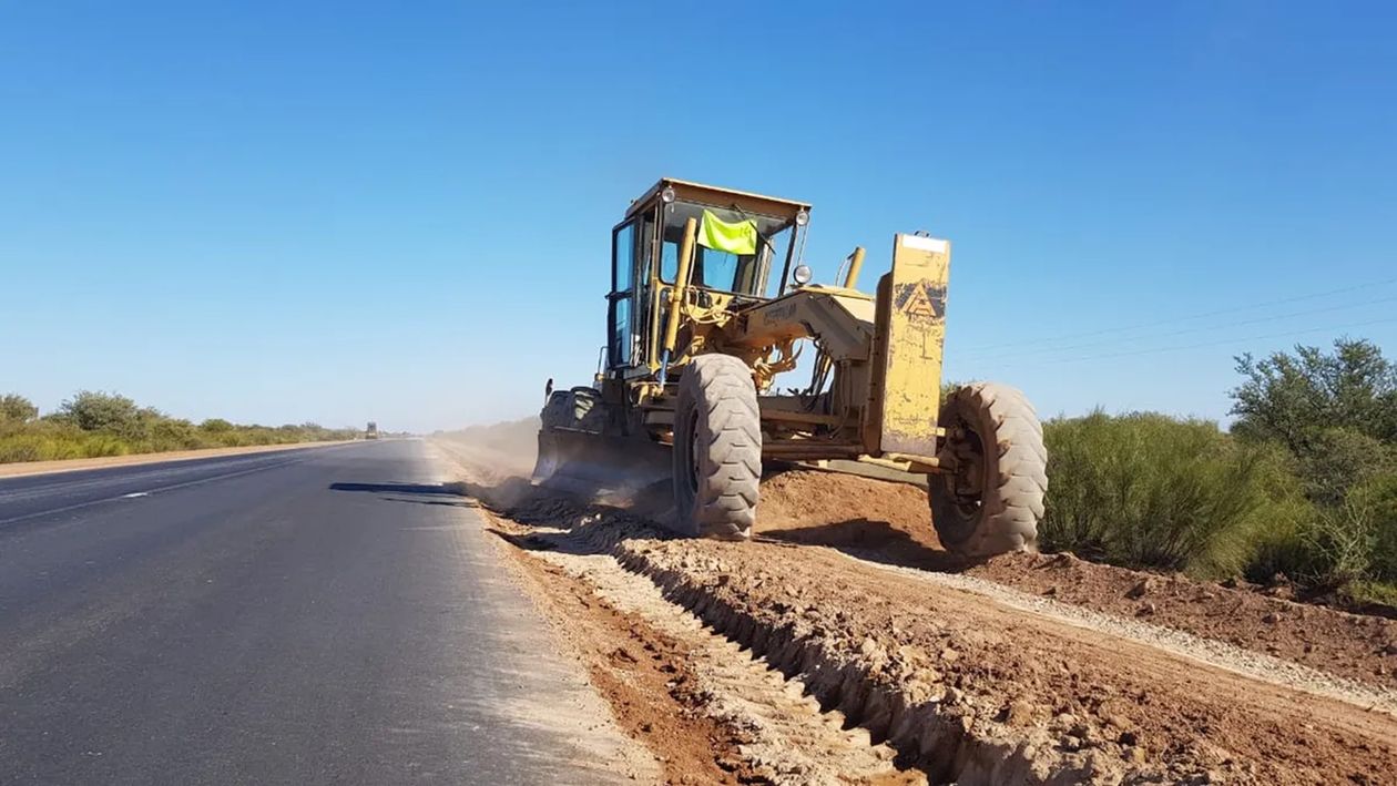 Toto Caputo deberá esperar para que las obras públicas reactiven la economía.