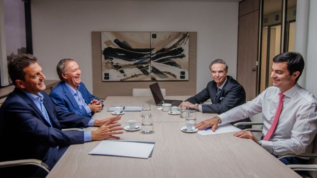 la mesa de los galanes del pj y un romance tenso con el poder real