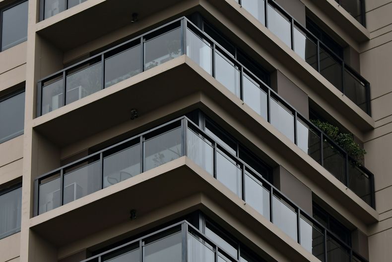 La torre de Puerto Madero donde vive el expresidente Alberto Fernández.