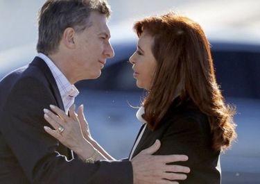 CFK y otros dirigentes saludaron a Macri por la muerte de su padre