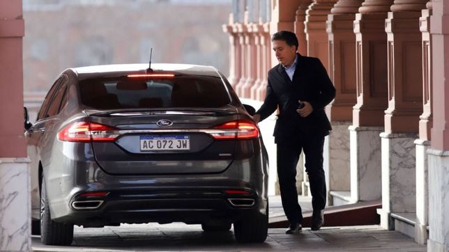 el gobierno se recluye en el silencio mientras se sacude la city