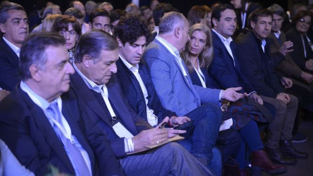 con cornejo de jefe, las tribus radicales se repartieron el resto del partido