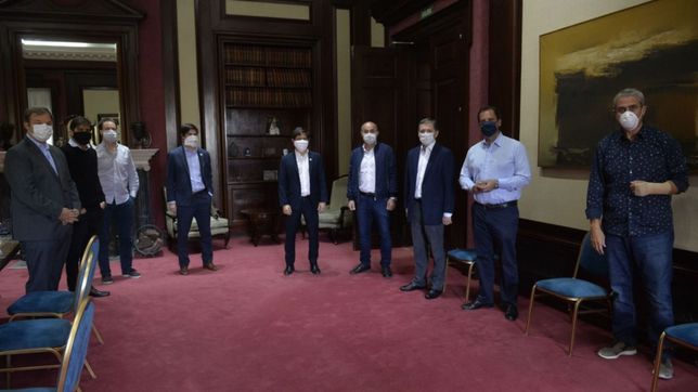 kicillof cede y les ofrece a los intendentes los $9.000 millones que reclamaban