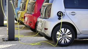 Toto Caputo entrega dólares para importar autos híbridos y eléctricos baratos