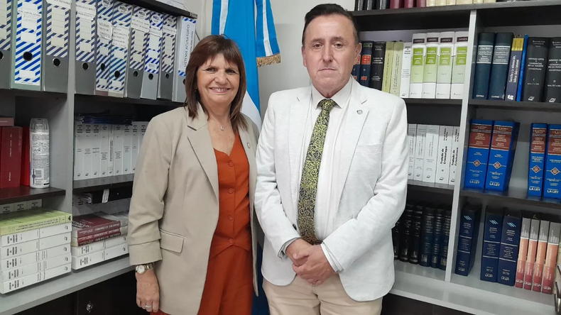 El juez federal de Reconquista Aldo Alurralde y la ministra de Seguridad Patricia Bullrich.