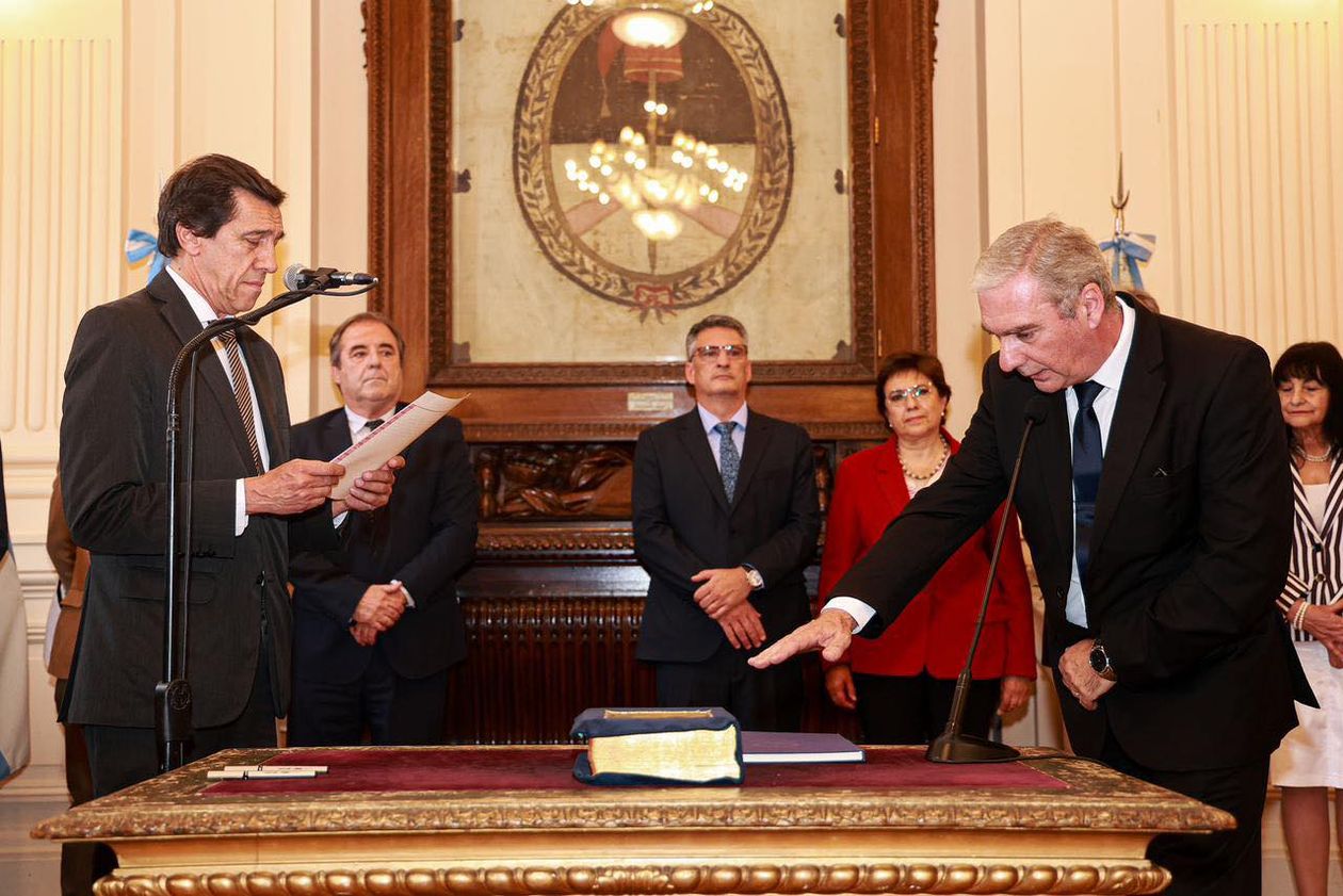 Jujuy: Carlos Sadir metió mano en su gabinete sin romper el equilibrio con Gerardo Morales