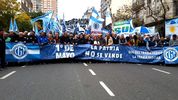 La CGT marca la cancha: moviliza el jueves 18 a Plaza de Mayo contra la reforma laboral de Milei. La CGT marca la cancha: moviliza el jueves 18 a Plaza de Mayo contra la reforma laboral de Milei.
