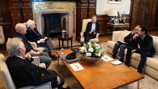 a la gorra: los cinco intelectuales pro que juntan firmas para macri 2019