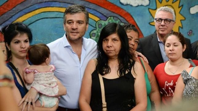 hurlingham: con mejoras, zabaleta reinauguro la casa de la mujer junto a la fundacion avon