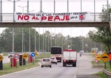 Ordenan que no se cobre peaje en la ruta 6