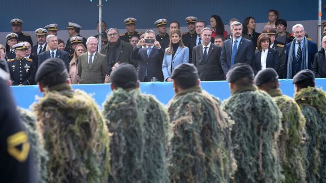 macri encabezo (un rato) una interminable marcha del orgullo verde oliva